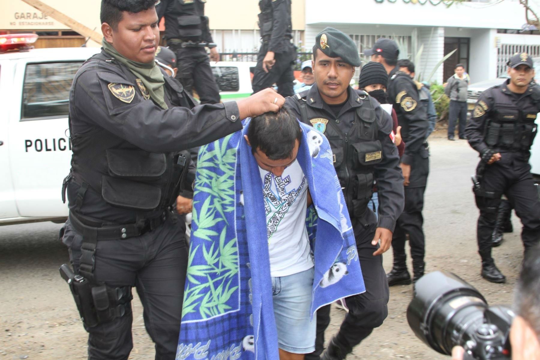En las últimas 48 horas, la Policía Nacional del Perú (PNP) capturó a cuatro requisitoriados de la justicia por el delito de violación sexual y actos contra el pudor. Además, se detuvo a cinco sujetos denunciados por tocamientos indebidos y ultraje sexual.