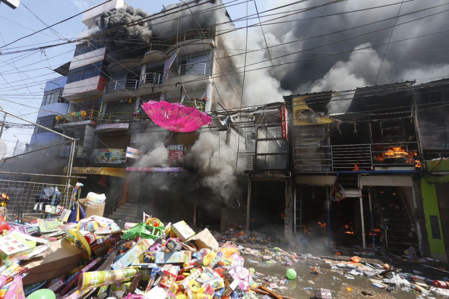 18/01/2018   TRUJILLO PERÚ - ENERO 18. Incendio cerca del mercado mayorista de Trujillo. Foto: ANDINA/Paul Vallejos.