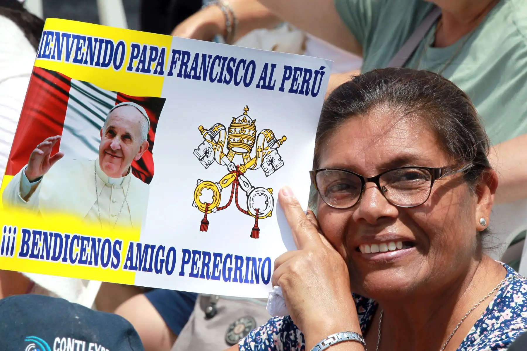 LIMA PERÚ - ENERO 18. Miles de fieles se ubican a lo largo  de la Avenida Brasil ante la llegada al Perú de su Santidad El Papa Francisco. Foto: ANDINA/Dante Zegarra.
