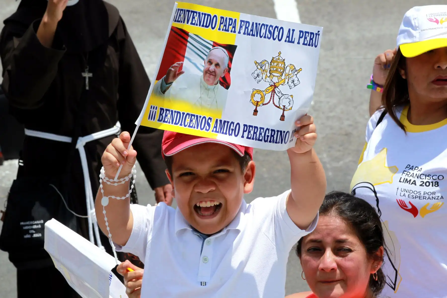 Miles aguardan al Papa en la avenida Brasil. Foto. ANDINA/Dante Zegarra
