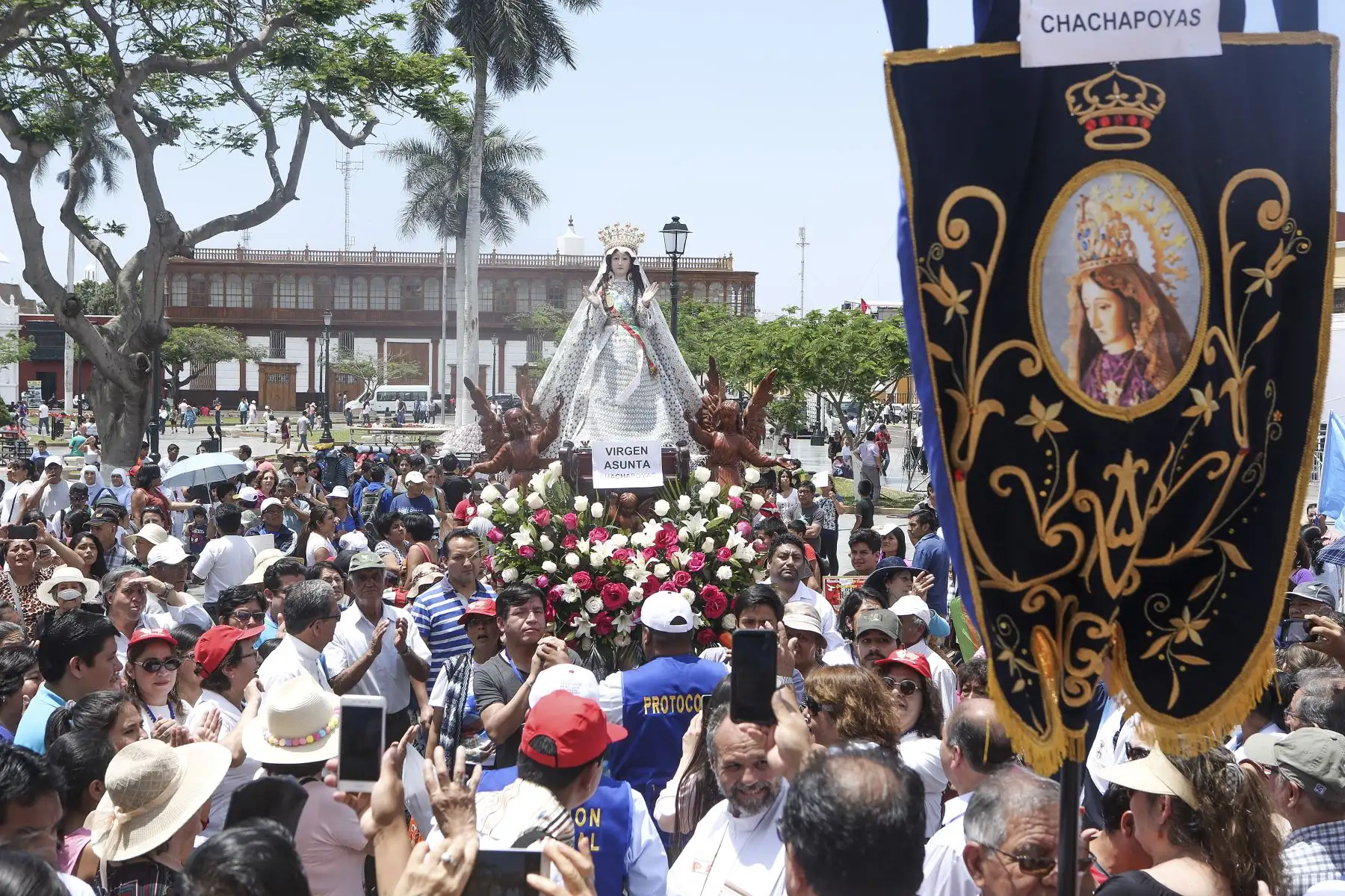 TRUJILLO PERÚ - ENERO 18. Trujillanos esperan con entusiasmo la vista del Papa Francisco. Foto: ANDINA/Roberto Cáceres