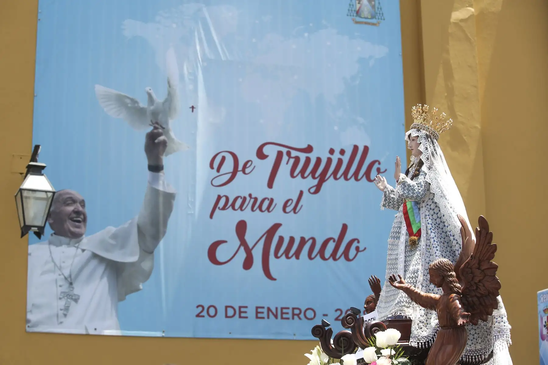 TRUJILLO PERÚ - ENERO 18. Trujillanos esperan con entusiasmo la vista del Papa Francisco. Foto: ANDINA/Roberto Cáceres