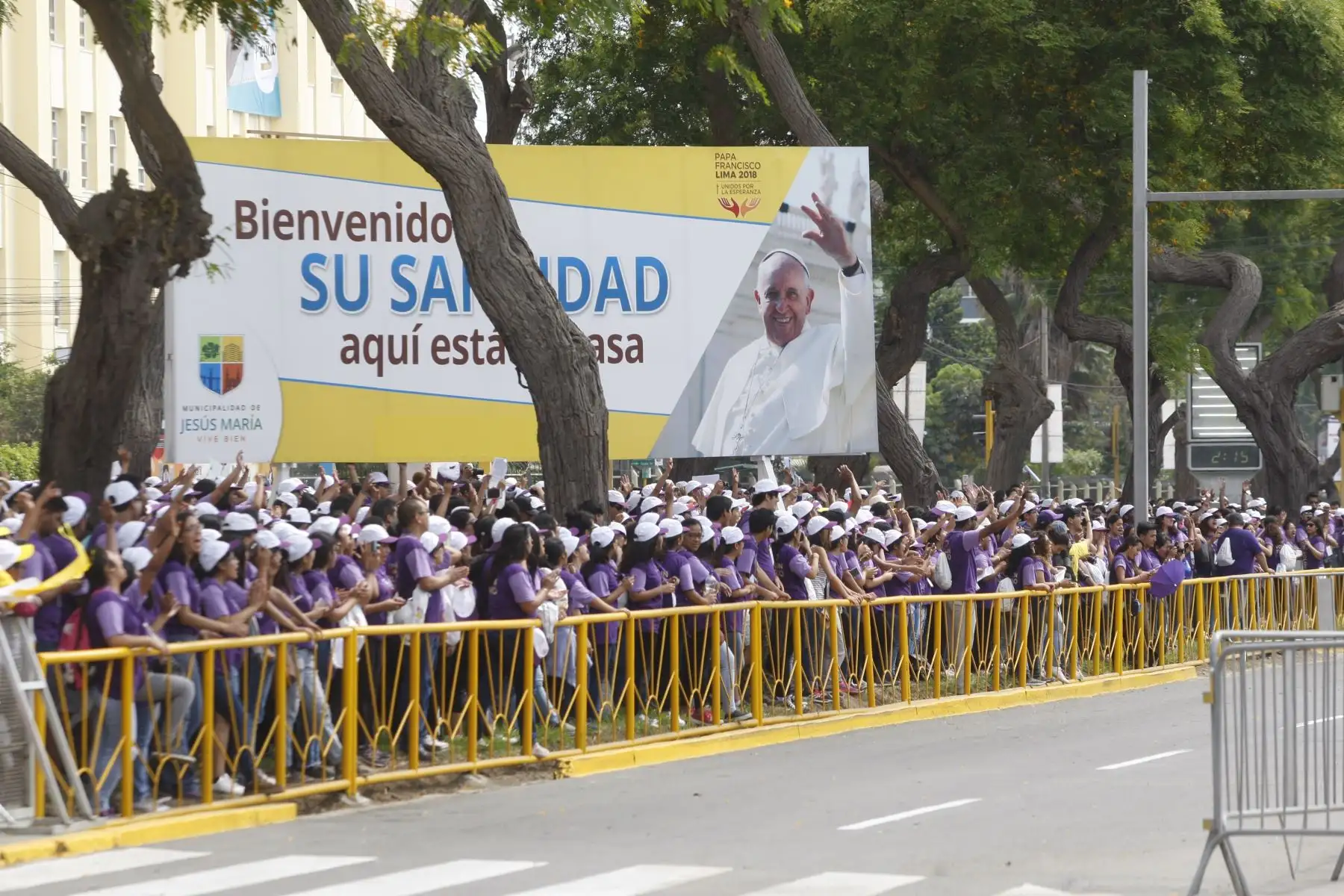 LIMA PERÚ - ENERO 18. Miles de fieles ya esperan la llegada del Papa Francisco al Perú. Foto: ANDINA/Eddy Ramos