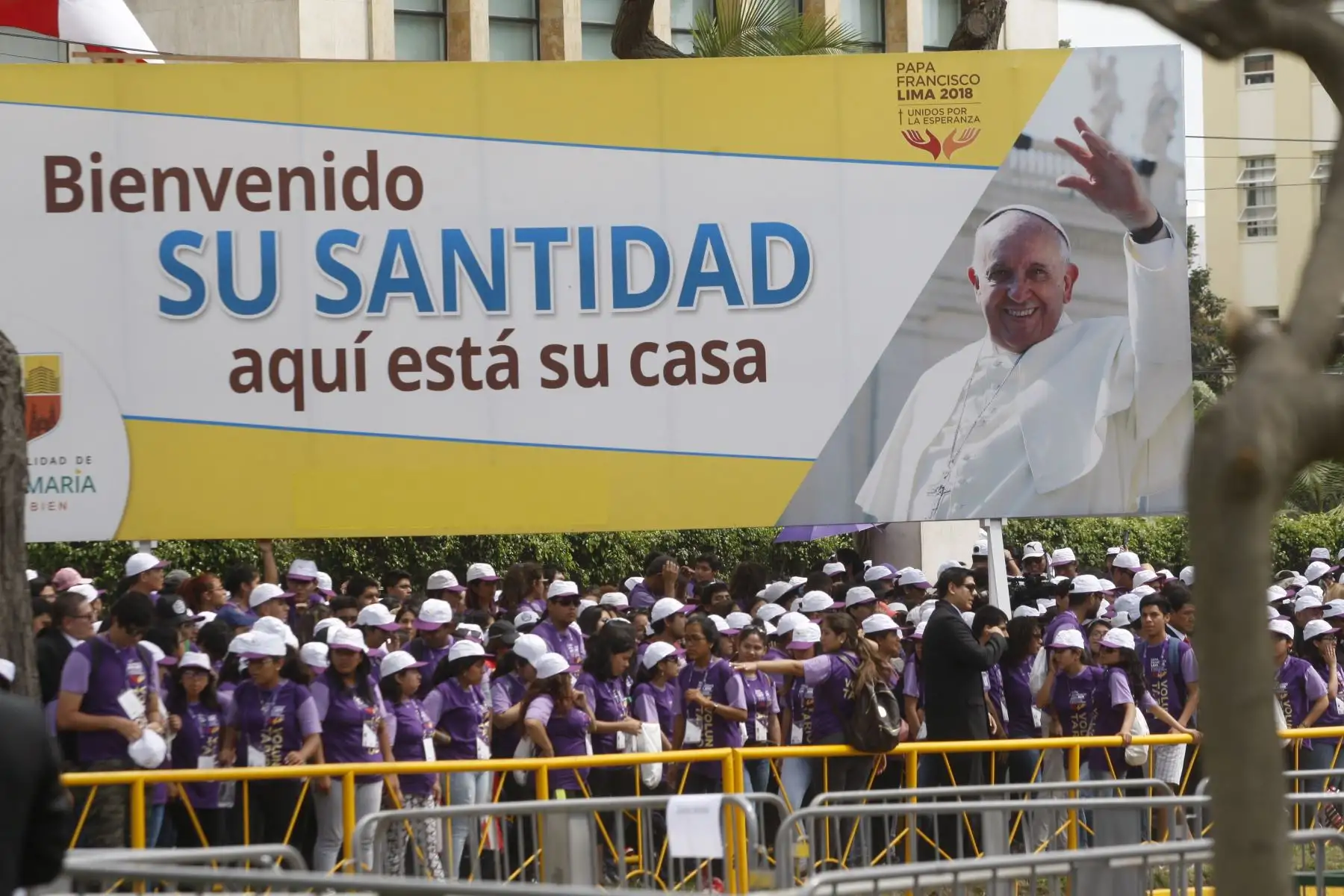 LIMA PERÚ - ENERO 18. Miles de fieles ya esperan la llegada del Papa Francisco al Perú. Foto: ANDINA/Eddy Ramos