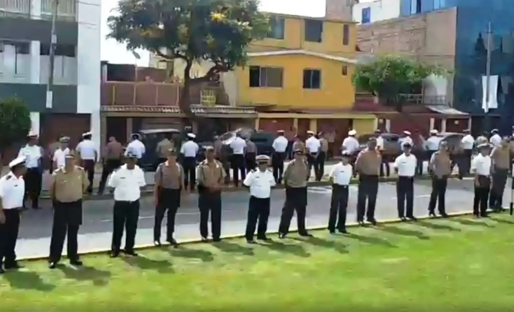 Papa Francisco: policías y marinos forman cordón de seguridad en av. Faucett