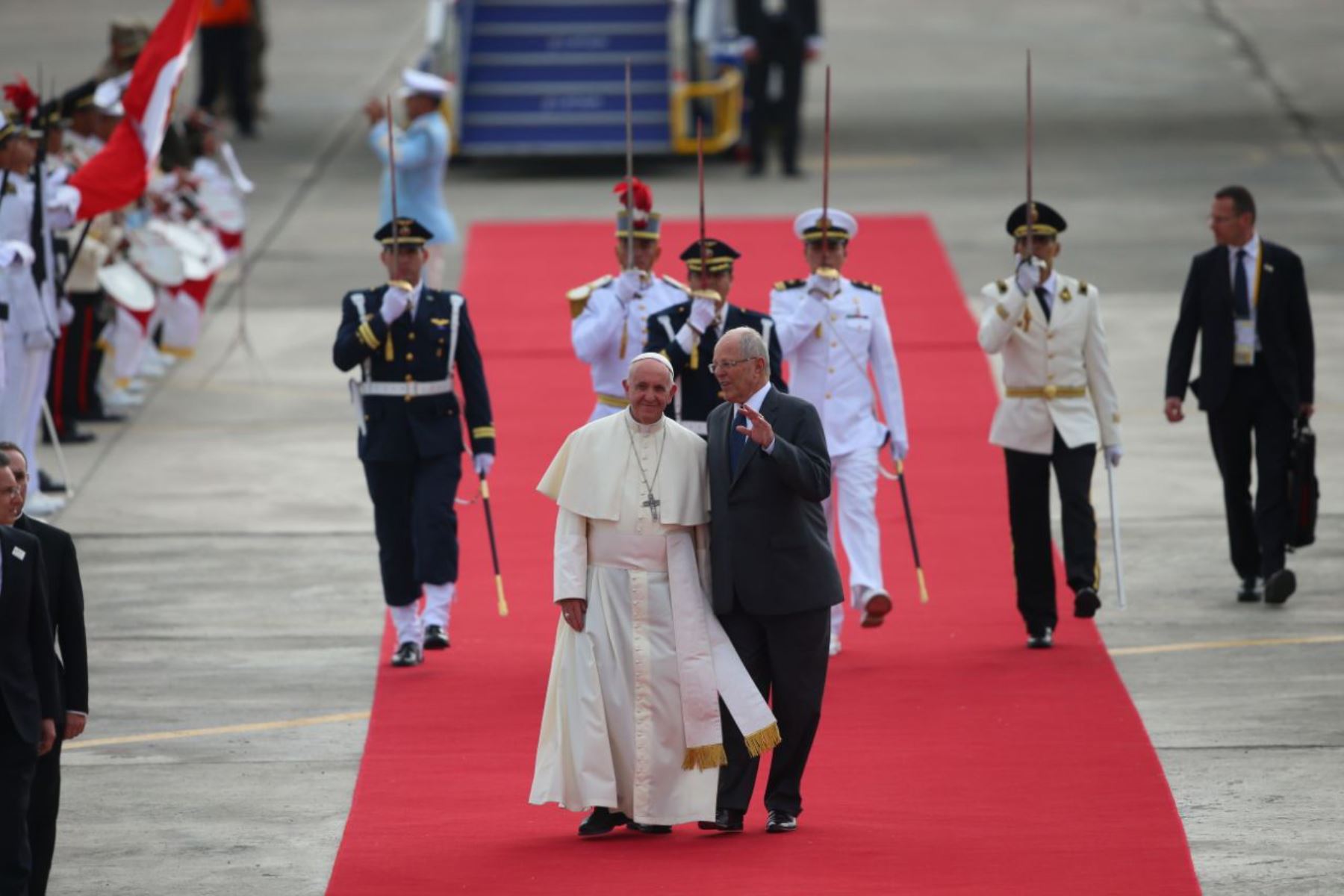 Presidente Pedro Pablo Kuczynski recibe al Papa Francisco. Foto: ANDINA/Prensa Presidencia