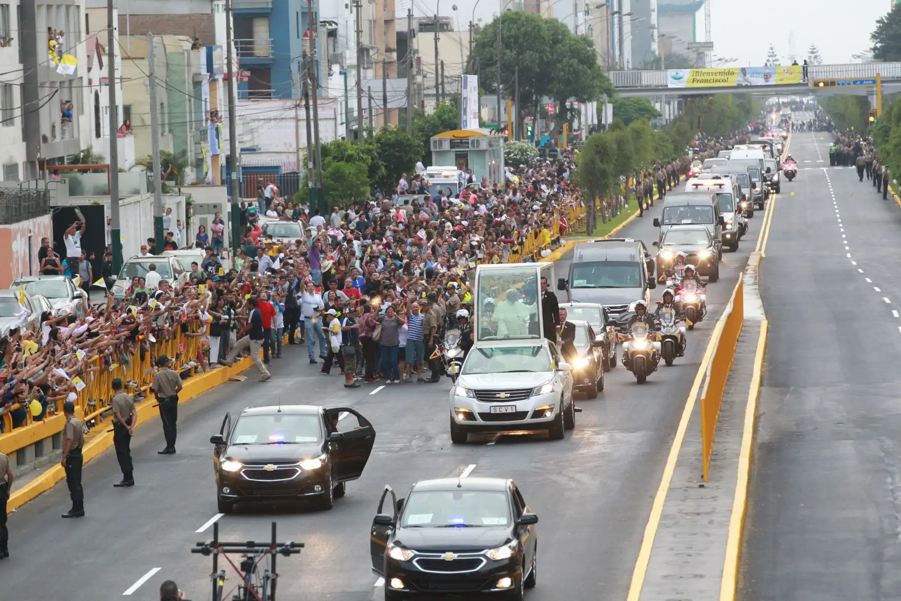 LIMA PERÚ - ENERO 18. Recorrido  del Papa Francisco por la Avenida Brasil. Foto: ANDINA/Dante Zegarra