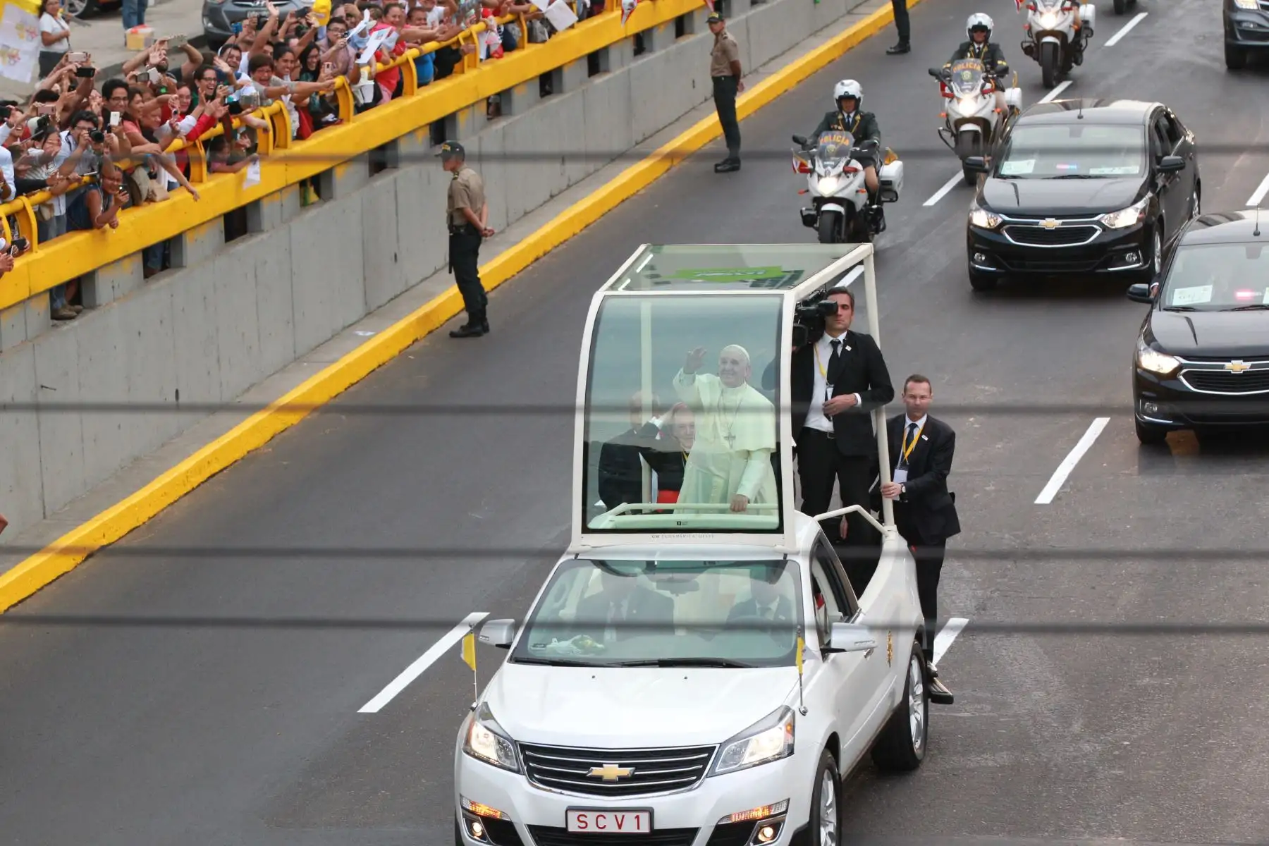 LIMA PERÚ - ENERO 18. Recorrido  del Papa Francisco por la Avenida Brasil. Foto: ANDINA/Dante Zegarra