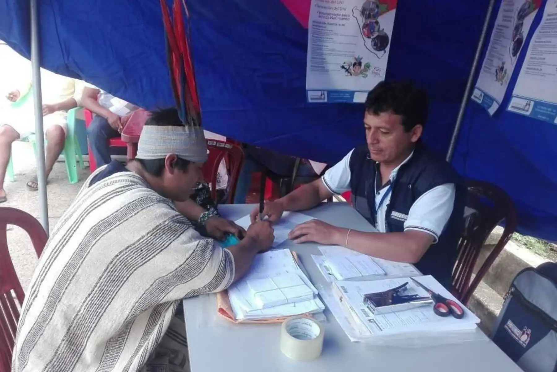 El Registro Nacional de Identificación y Estado Civil (Reniec) realizó hoy una campaña gratuita en Puerto Maldonado destinada a brindar atención a las comunidades indígenas que se han congregado en dicha ciudad para recibir mañana al Papa Francisco.