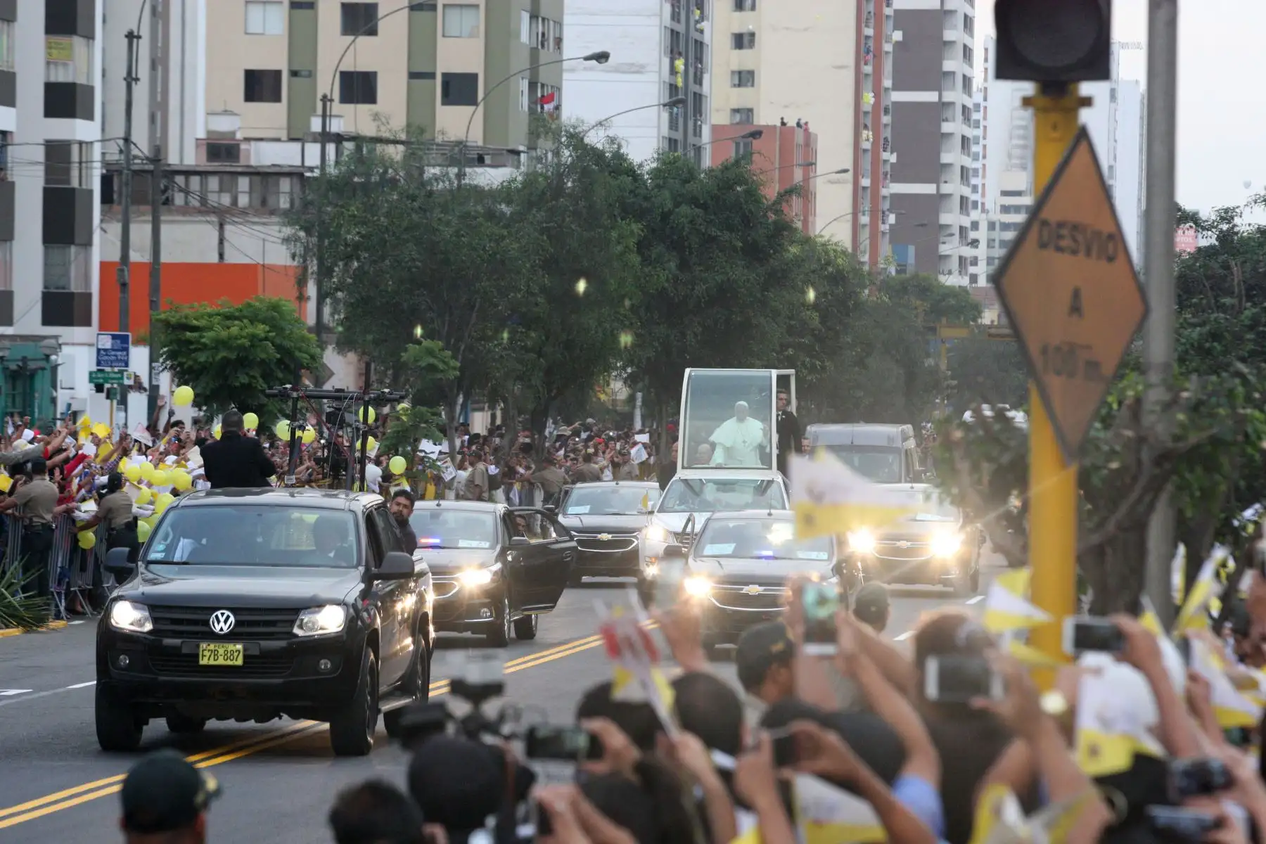 LIMA,PERÚ-ENERO 18.Papa Francisco en su recorrido por la avenida Brasil.Foto:ANDINA/Héctor Vinces.