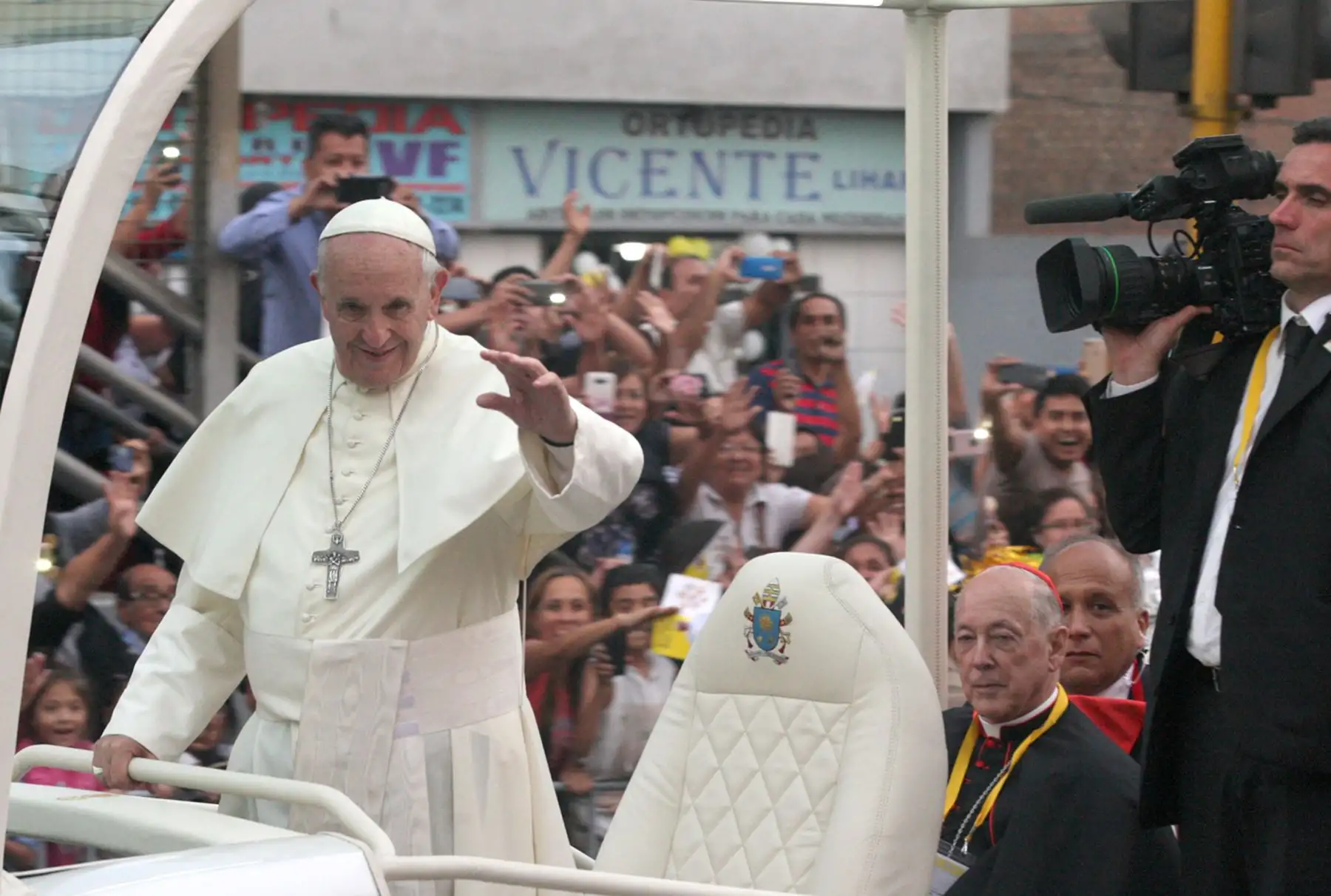 LIMA,PERÚ-ENERO 18.Papa Francisco en su recorrido por la avenida Brasil.Foto:ANDINA/Héctor Vinces.