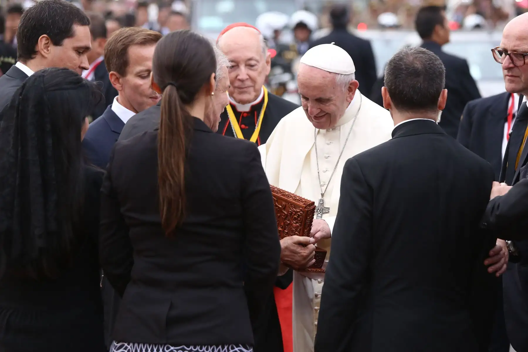 LIMA PERÚ - ENERO 18. Papa Francisco se traslada a la nunciatura y recibe el saludo de los alcaldes de Lima, Magdalena y San Miguel en cruce de Avenidas Brasil y Ejercito. Foto: ANDINA/Ruben Grandez