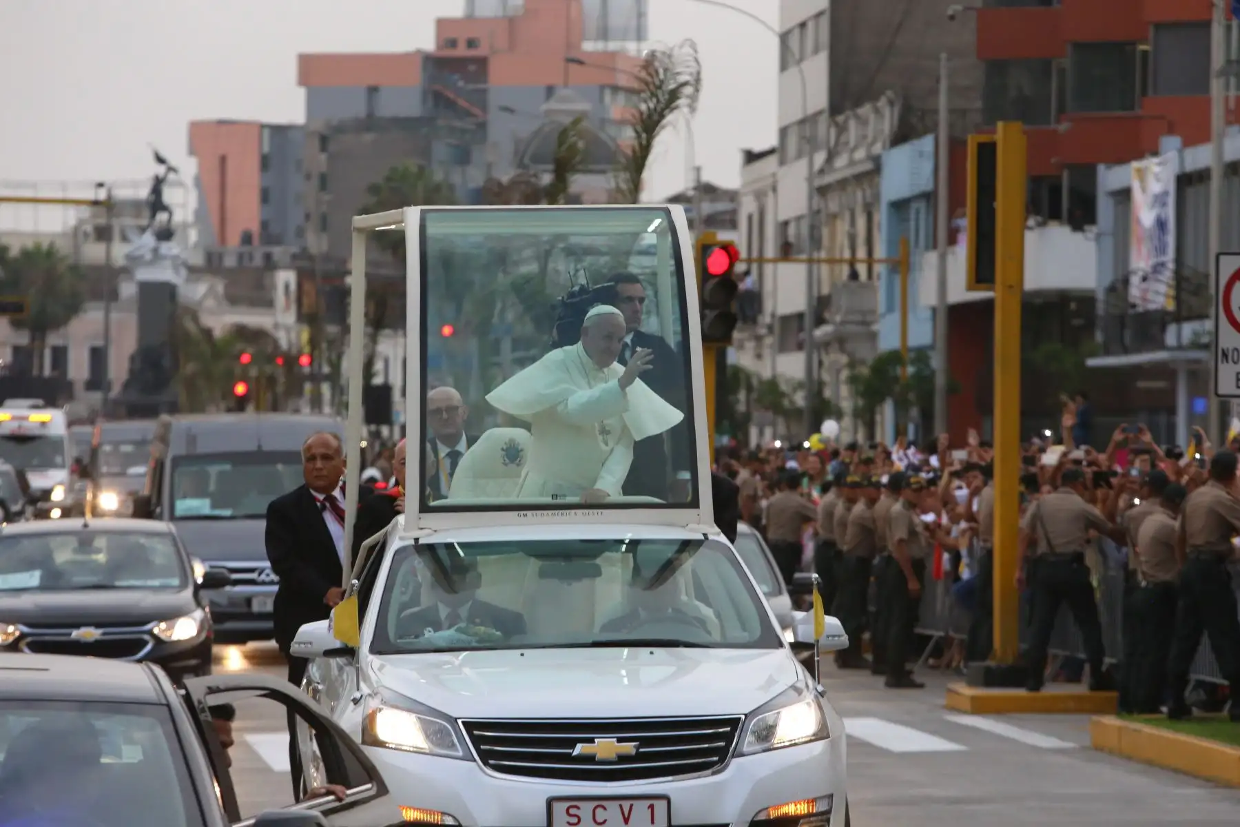 LIMA PERÚ – ENERO 18. Recorrido del Papa  Francisco del grupo aéreo Nº 8 a la Nunciatura Apostólica. Foto:ANDINA/Cesar Garcia