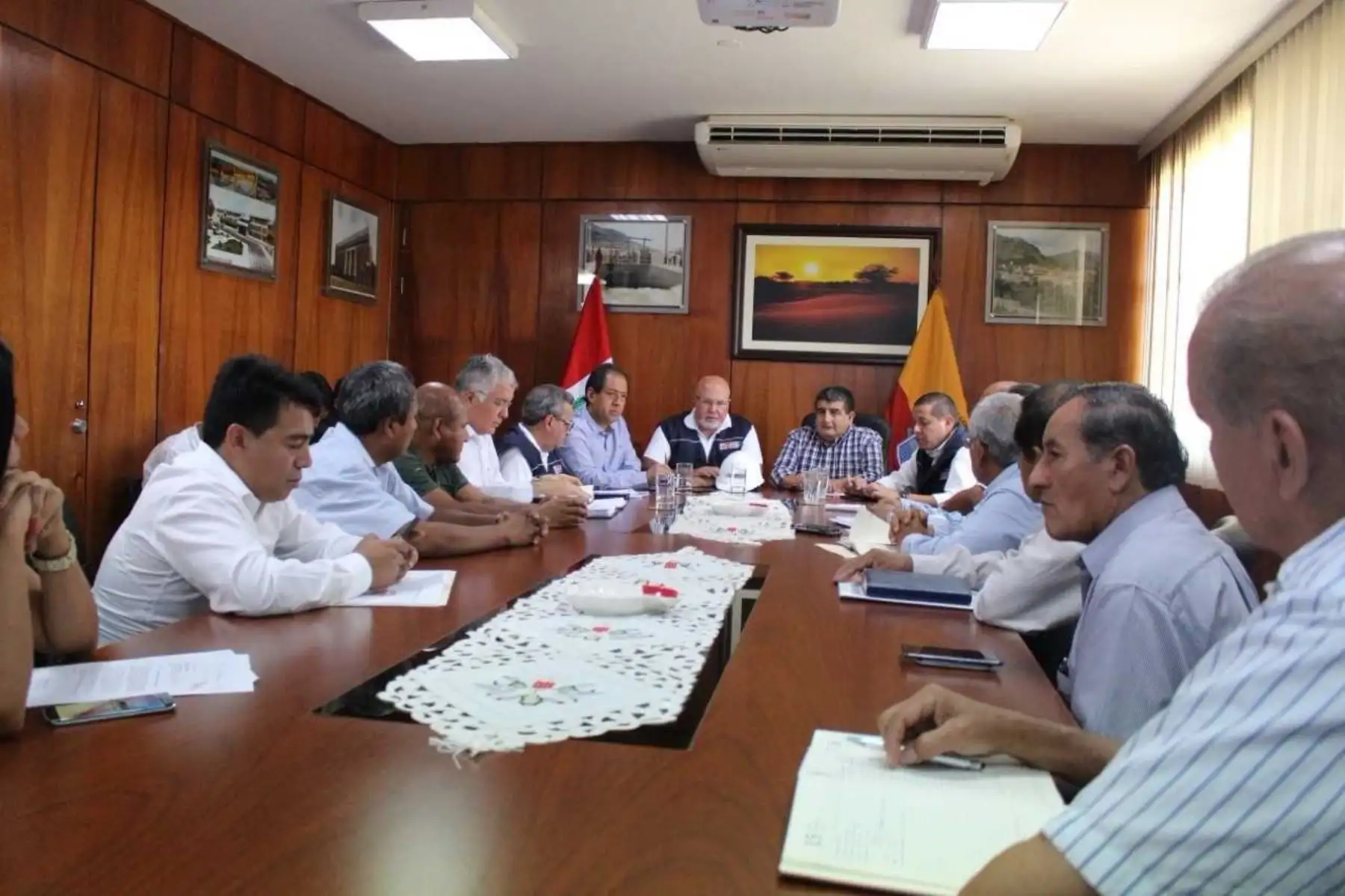 El diálogo que sostuvo en los últimos días el ministro de Vivienda, Construcción y Saneamiento, Carlos Bruce, el director ejecutivo de las Autoridad para la Reconstrucción con Cambios, Edgar Quispe Remón, con las autoridades de las regiones de Piura y Lambayeque, rindió sus frutos con la publicación del decreto supremo que modifica el Plan para la Reconstrucción con Cambios.