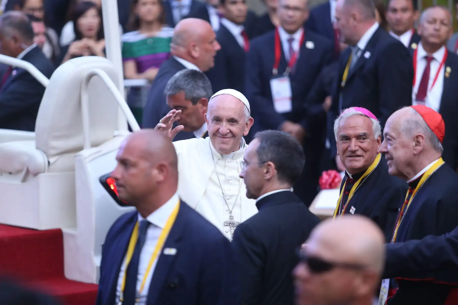 LIMA PERÚ – ENERO 18. Papa Francisco saluda a los fieles peruanos a su llegada a la Nunciatura Apostólica. Foto:ANDINA/Claudia Alva