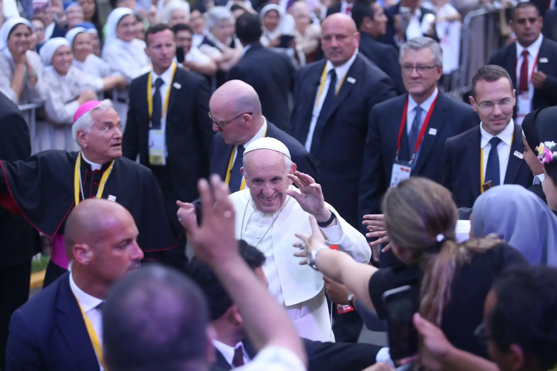 LIMA PERÚ – ENERO 18. Papa Francisco saluda a los fieles peruanos a su llegada a la Nunciatura Apostólica. Foto:ANDINA/Claudia Alva