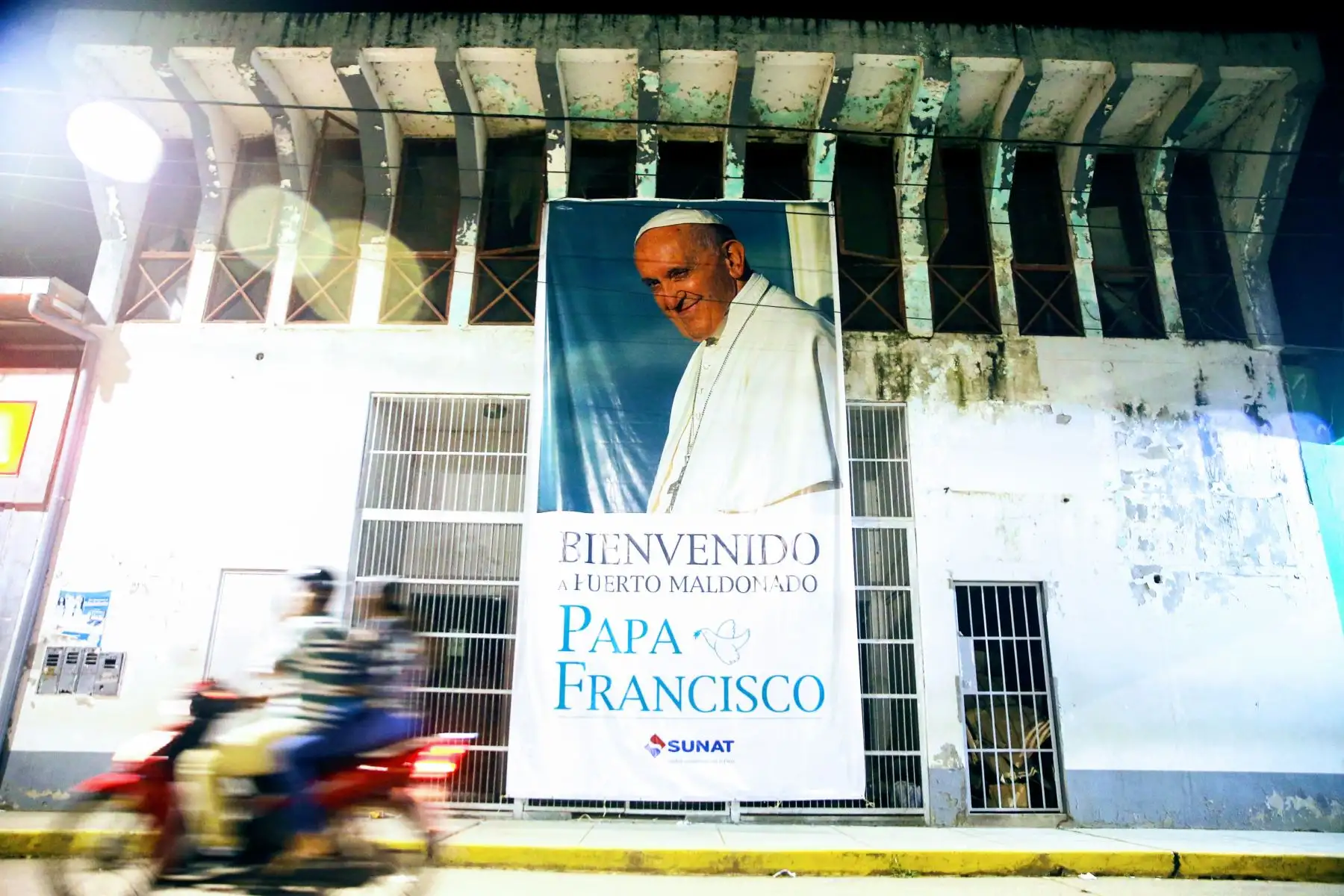 PUERTO MALDONADO-PERÚ-18-ENERO. Pobladores de Puerto Maldonado se preparan para la llegada del Papa Francisco. Foto: ANDINA/Luis Iparraguirre