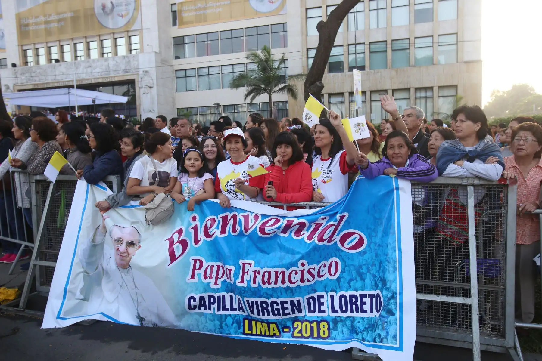 LIMA PERÚ - ENERO 19. Papa Francisco se dirige a los peruanos desde balcón de la Nunciatura Apostólica. Foto: ANDINA/Claudia Alva