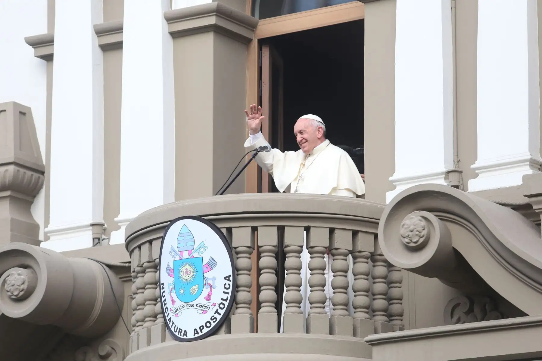 LIMA PERÚ - ENERO 19. Papa Francisco se dirige a los peruanos desde balcón de la Nunciatura Apostólica. Foto: ANDINA/Claudia Alva