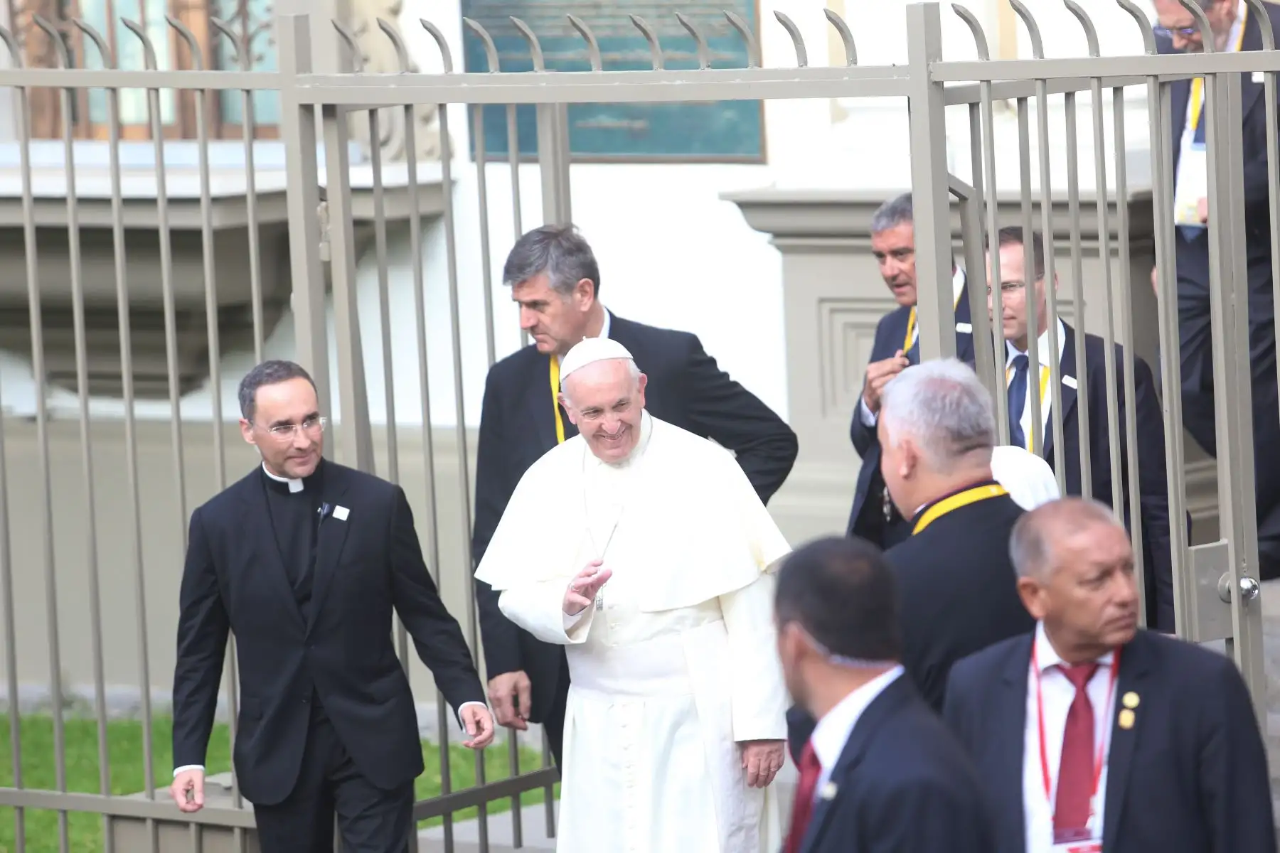 LIMA PERÚ - ENERO 19. Papa Francisco sale desde  la Nunciatura Apostólica rumbo a Grupo Nº8. Foto: ANDINA/Claudia Alva