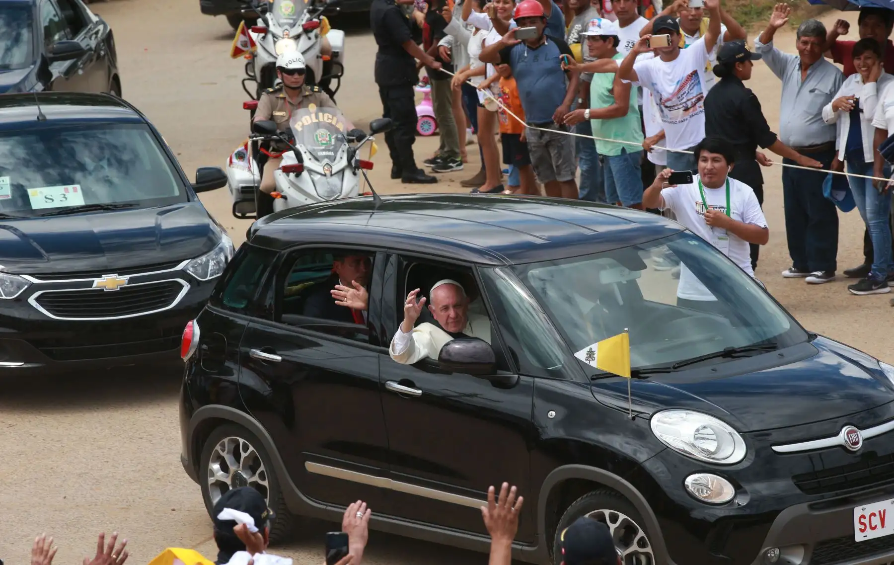 PUERTO MALDONADO PERÚ - ENERO19. Papa Francisco llega a coliseo para reunión  con pueblos nativos. Foto: ANDINA/Jhony Laurente