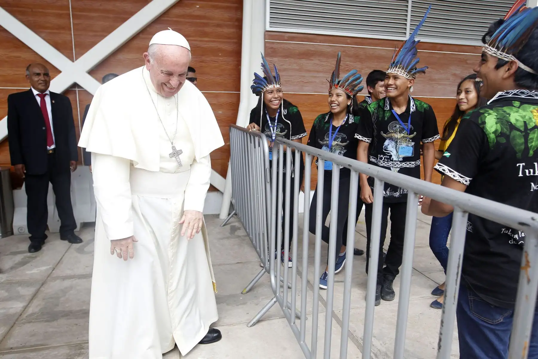 PUERTO MALDONADO PERÚ - ENERO 19.   Nativos matsiguenga recibieron al Papa Francisco en Puerto Maldonado. Foto: ANDINA/Carolina Urra