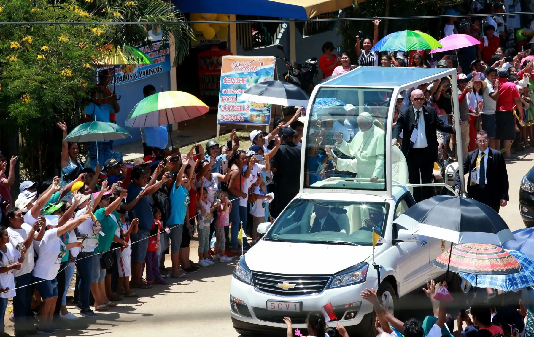PUERTO MALDONADO PERU-ENERO-19. Papa Francisco se dirije  a reunión con niños  del  hogar Principito . Foto: ANDINA/Jhony Laurente