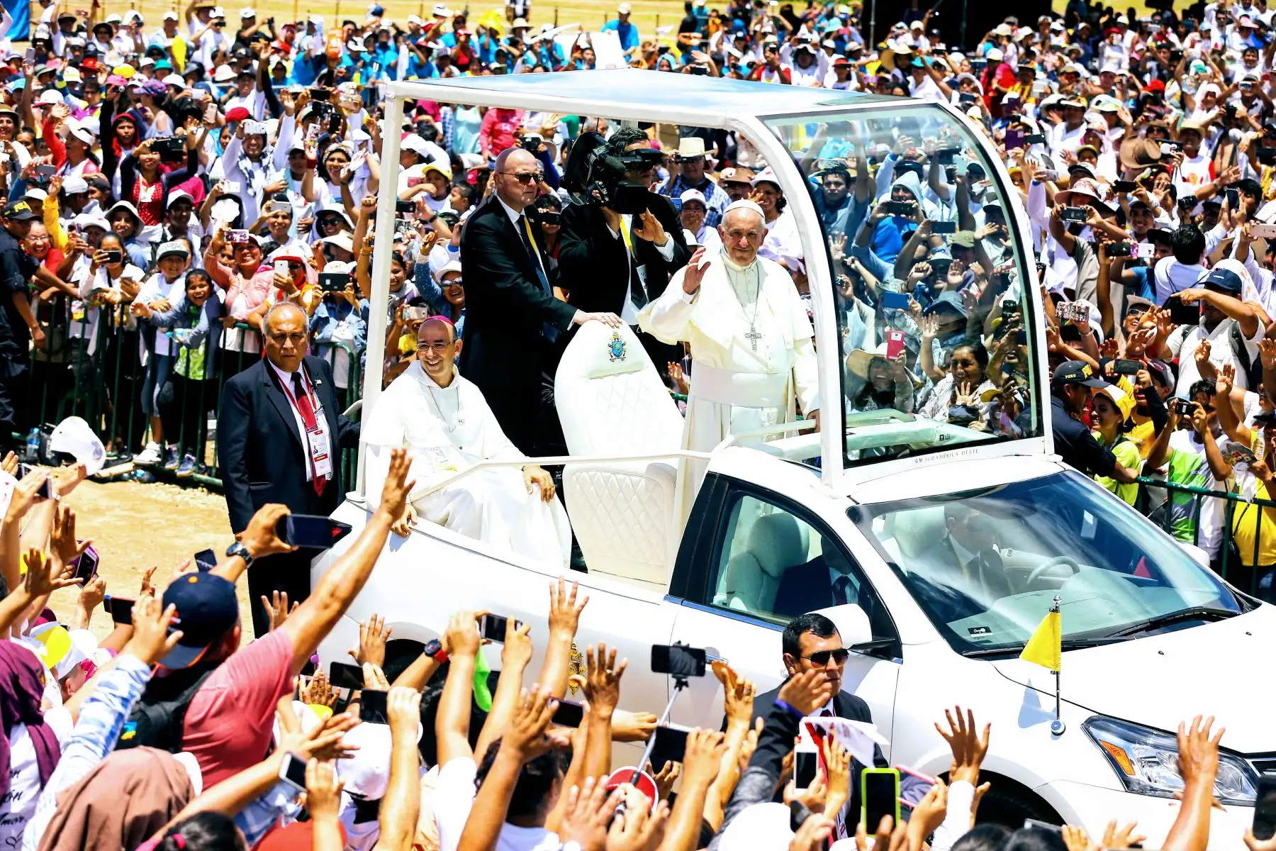 PUERTO MALDONADO  PERÚ - ENERO19. Papa Francisco se encuentra con fieles en la explanada del instituto Jorge Basadre, de Puerto Maldonado.Foto: ANDINA/Luis Iparraguirre