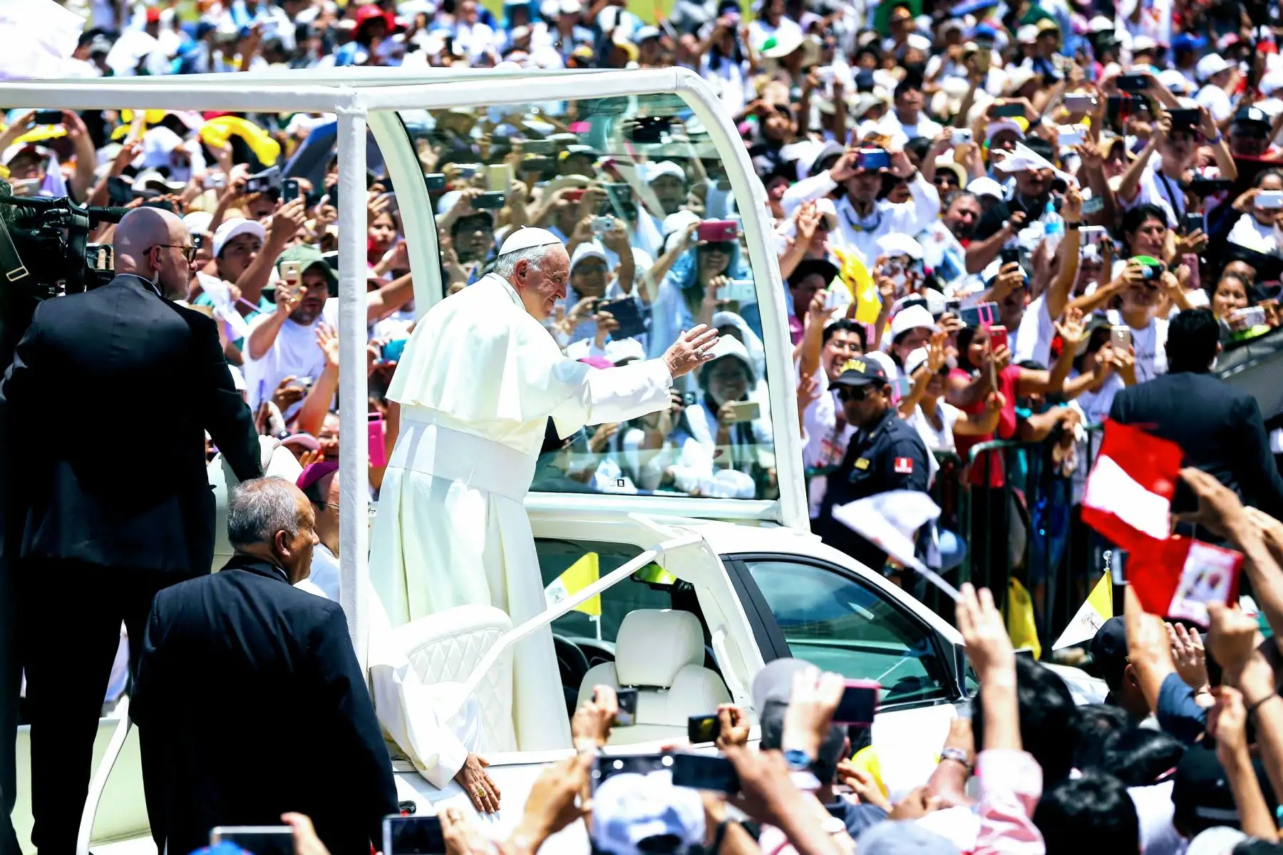 PUERTO MALDONADO  PERÚ - ENERO19. Papa Francisco se encuentra con fieles en la explanada del instituto Jorge Basadre, de Puerto Maldonado.Foto: ANDINA/Luis Iparraguirre