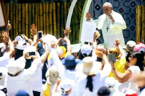 19/01/2018   PUERTO MALDONADO PERÚ - ENERO19. Papa Francisco se encuentra con fieles en la explanada del instituto Jorge Basadre, de Puerto Maldonado. Foto: ANDINA/Luis Iparraguirre.