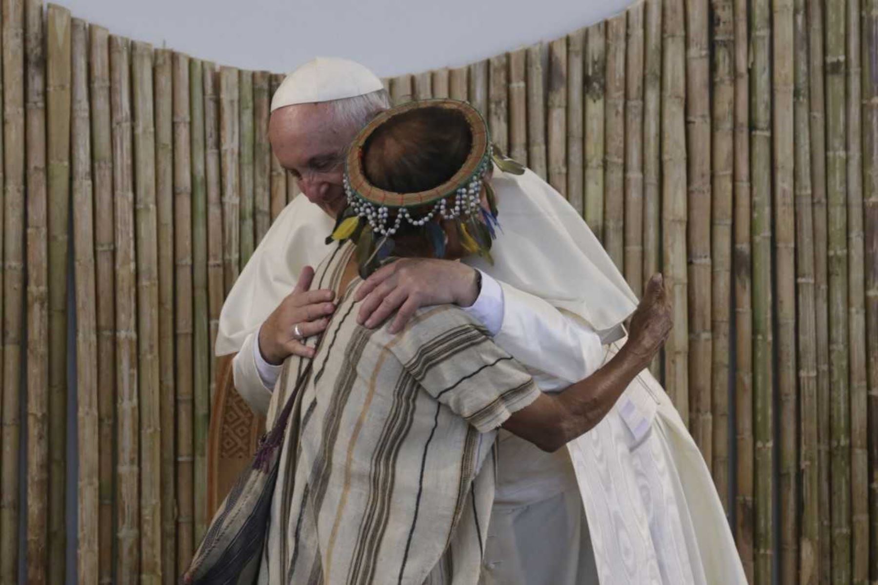 Papa Francisco se reúne con pueblos indígenas amazónicos en Puerto Maldonado.
