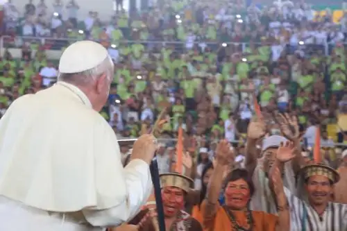 Papa Francisco se reunió en enero pasado con pueblos indígenas en Madre de Dios y pidió preservar las lenguas originarias. ANDINA/Difusión