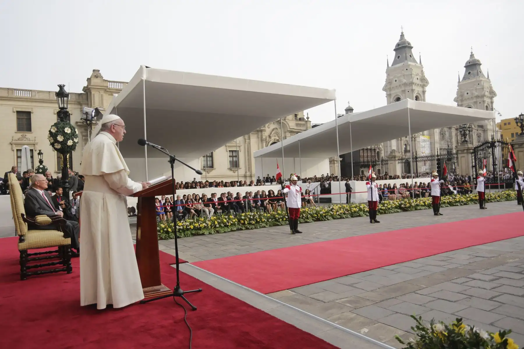 LIMA PERÚ - ENERO 19. Papa Francisco vista Palacio de Gobierno  y se reúne con Presidente Kuczynski. Foto: ANDINA/Federico Romero