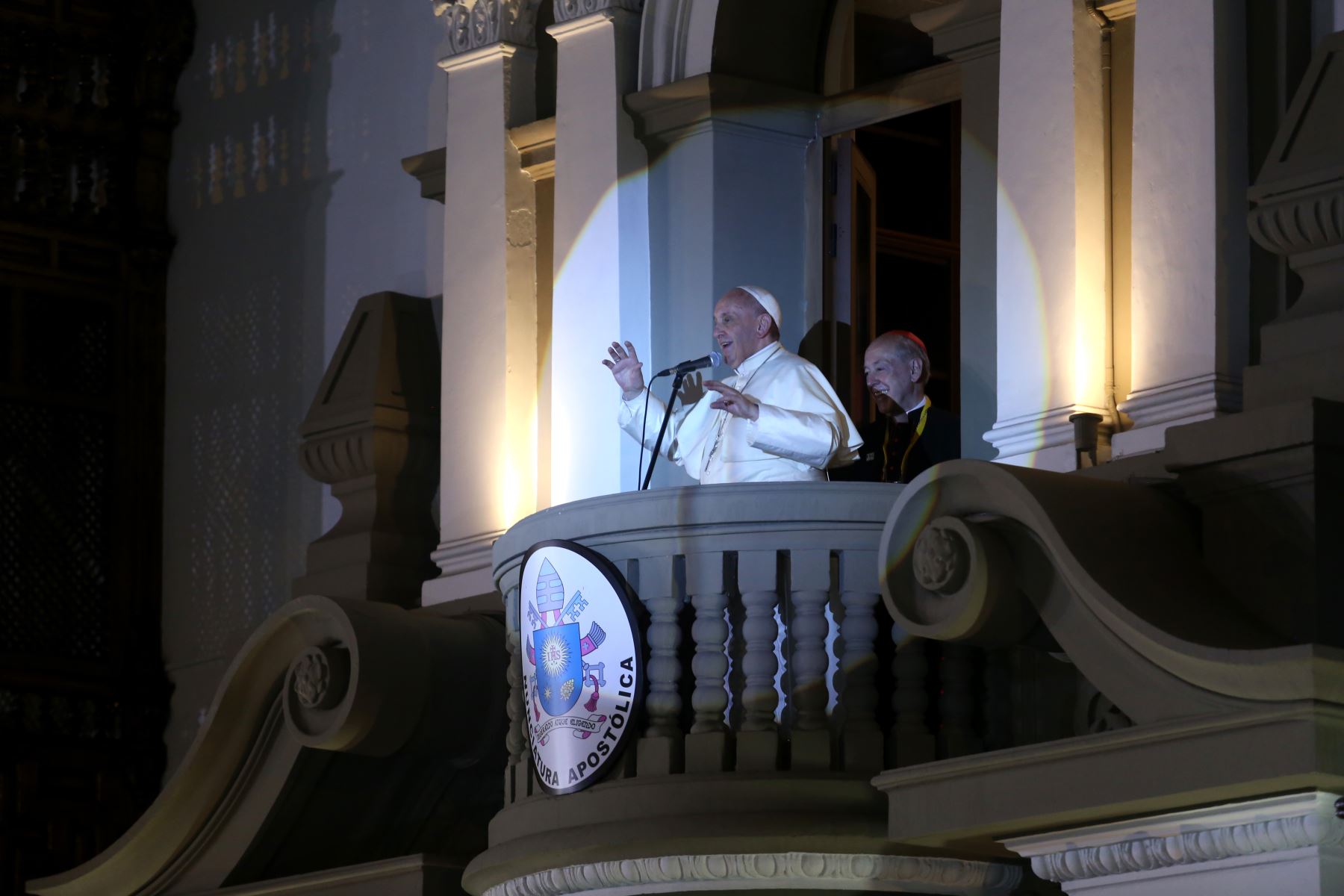 Sumo Pontífice dio "balconazo" esta noche. Foto: ANDINA