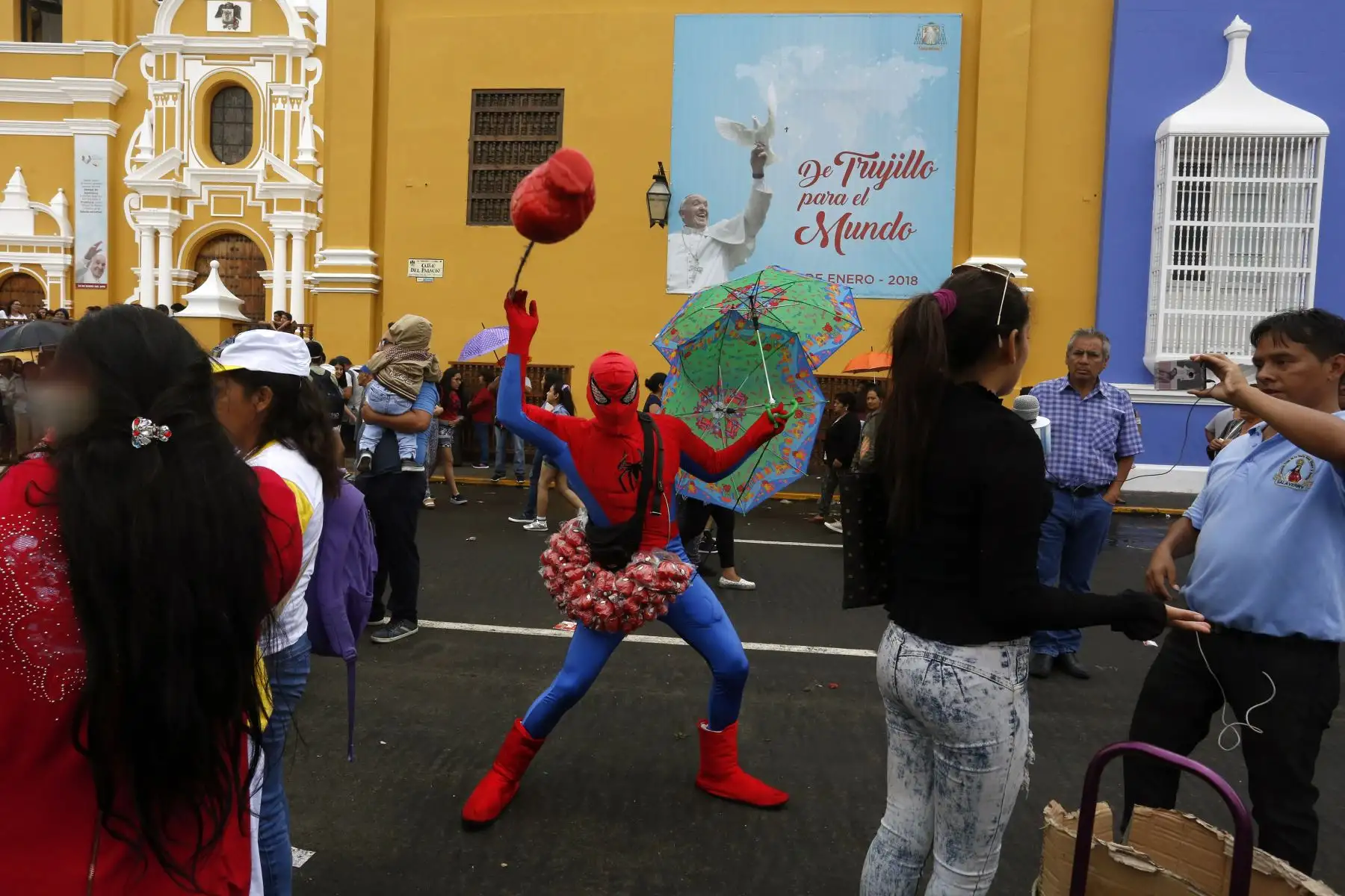 TRUJILLO PERÚ - ENERO 19. Ultimos preparativos para la visita del Papa Francisco en la ciudad de Trujillo. Foto: ANDINA/Paul Vallejos