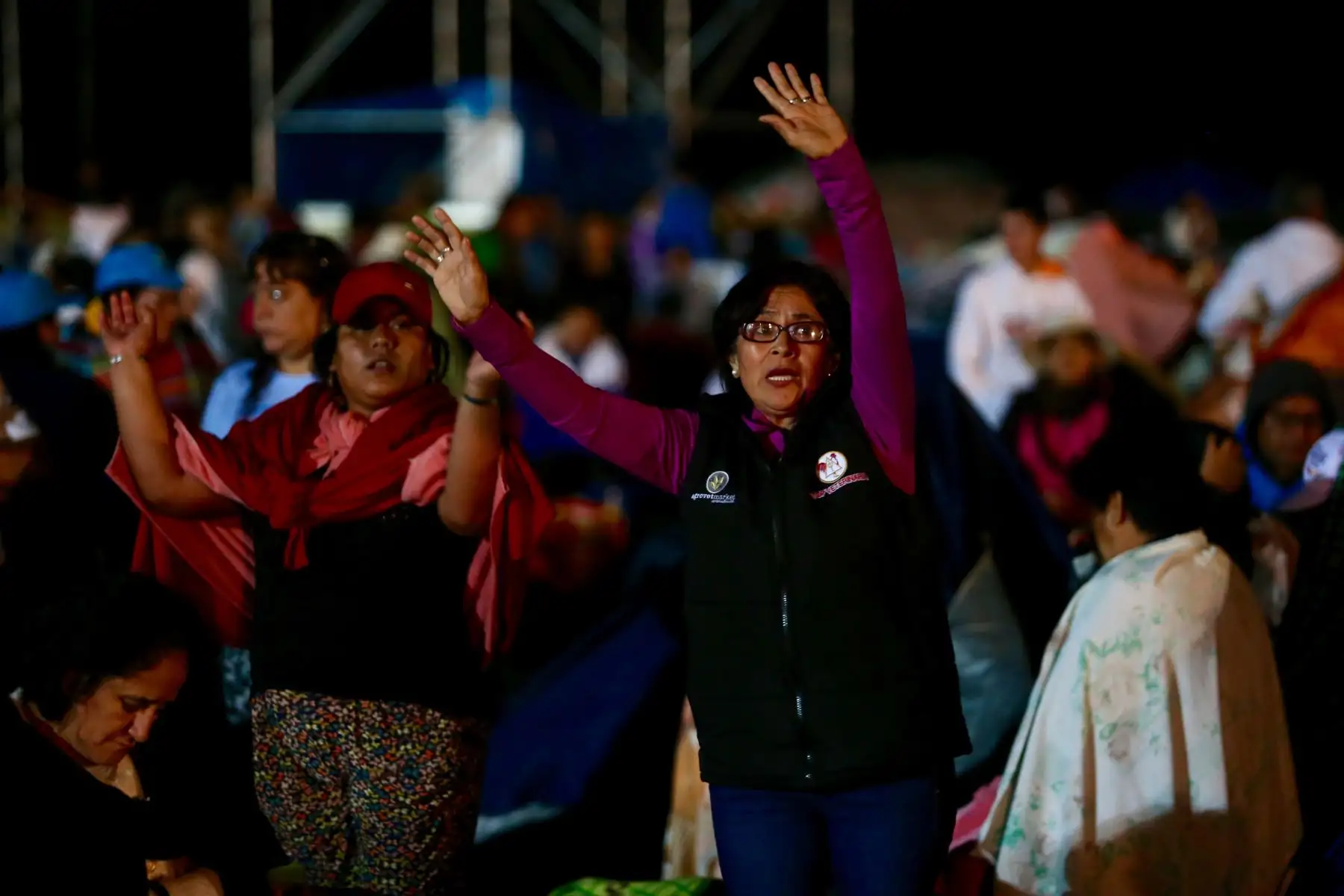 TRUJILLO PERÚ - ENERO 20. Feligreses realizan vigilia en Huanchaco, durante la madrugada del sábado a la espera de la llegad del Papa Francisco. Foto:ANDINA/Pavel Ugaz