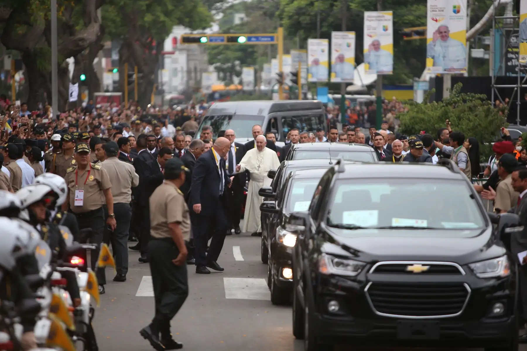 LIMA PERÚ - ENERO 20. Papa Francisco se traslada al Grupo Aéreo Nº8 para su partida a Trujillo.  Foto: ANDINA/Cesar Garcia