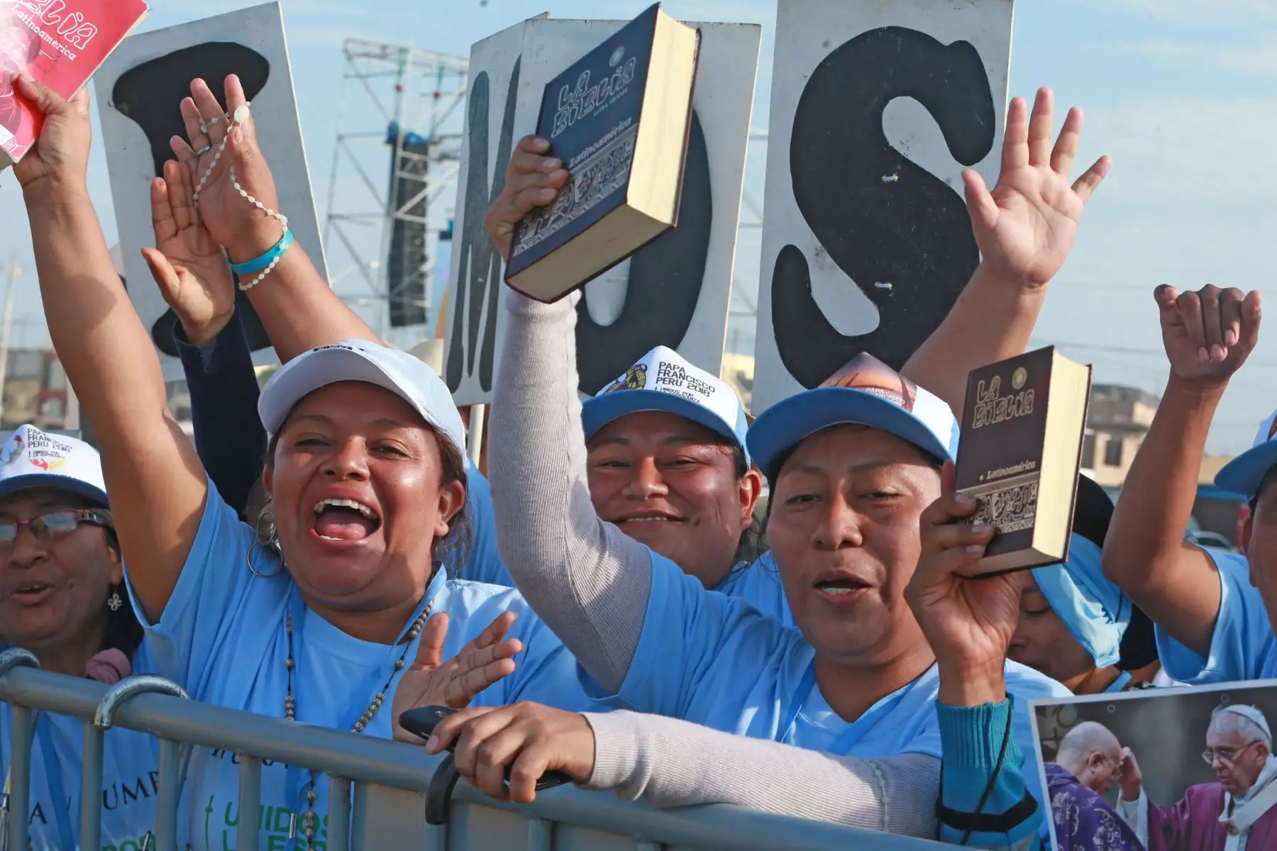 TRUJILLO PERÚ - ENERO 20. Una multitud de gente espera al Papa Francisco en Huanchaco. Foto: ANDINA/Vidal Tarqui