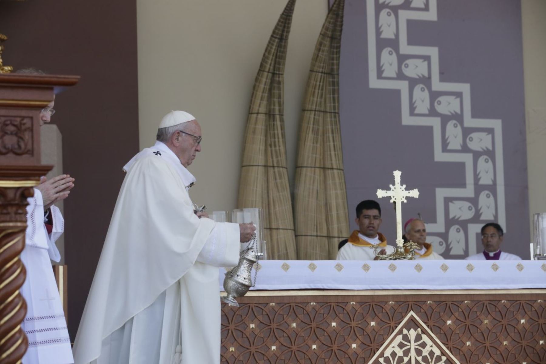 Papa Francisco inicia misa en la explanada de Huanchaco. ANDINA/Carlos Lezama