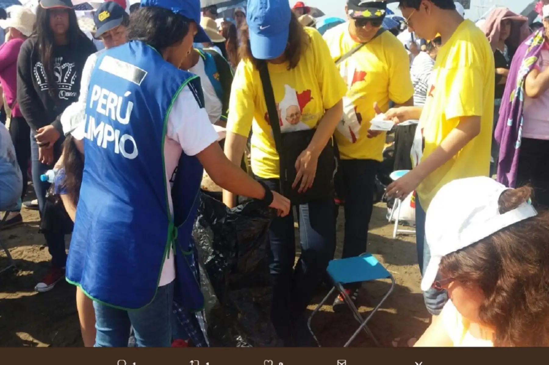 Miles de persona participaron en misa oficiada por el Papa Francisco en Huanchaco,