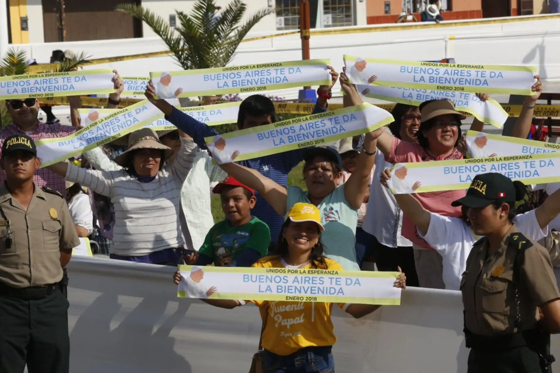 Más de 50,000 personas del barrio Buenos Aires y del distrito Víctor Larco Herrera esperan con gran entusiasmo y fervor al Papa Francisco. Foto: ANDINA/Paul Vallejos.