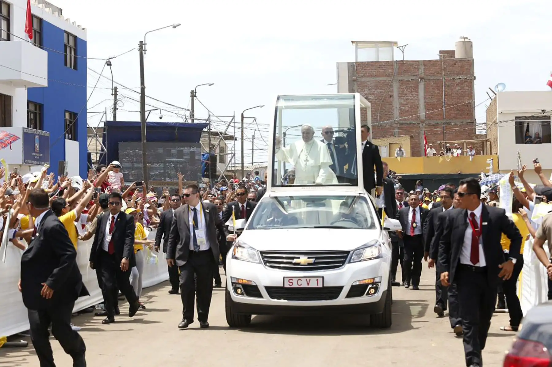 La desbordante emoción y fervor que embarga al pueblo de Trujillo con la visita del Papa Francisco en el barrio Buenos Aires, afectado por El Niño costero. Foto: ANDINA/Paul Vallejos.