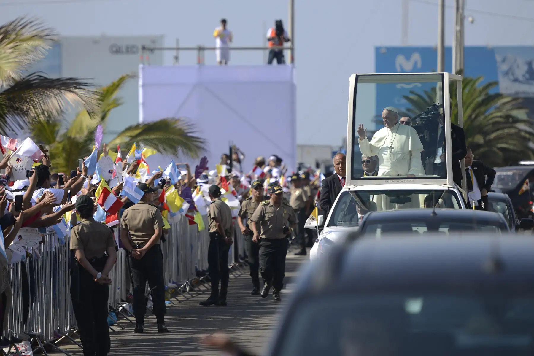 TRUJILLO PERÚ - ENERO 20. Papa Francisco recorre las calles de Trujillo. Foto: ANDINA/Elias Alfageme