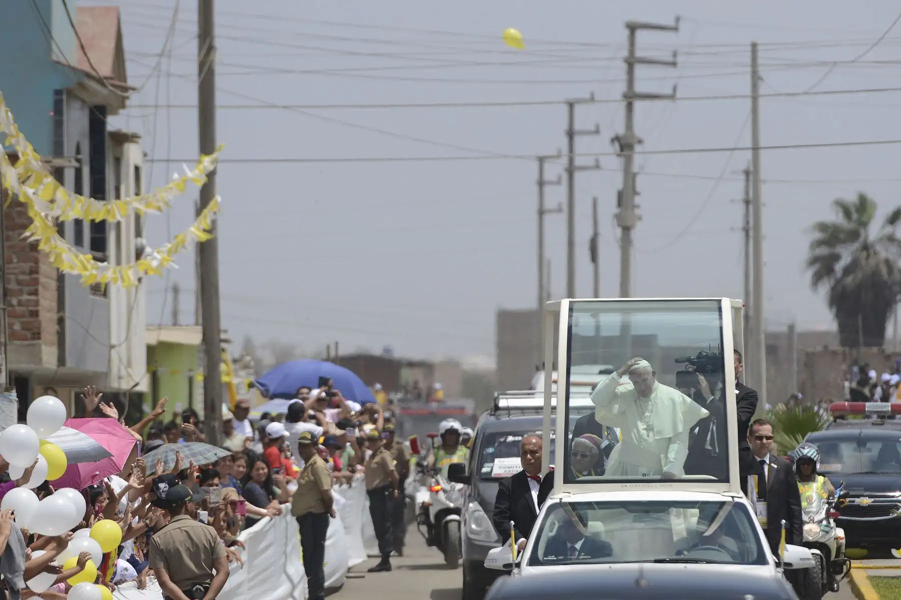 TRUJILLO PERÚ - ENERO 20. Papa Francisco recorre las calles de Trujillo. Foto: ANDINA/Elias Alfageme