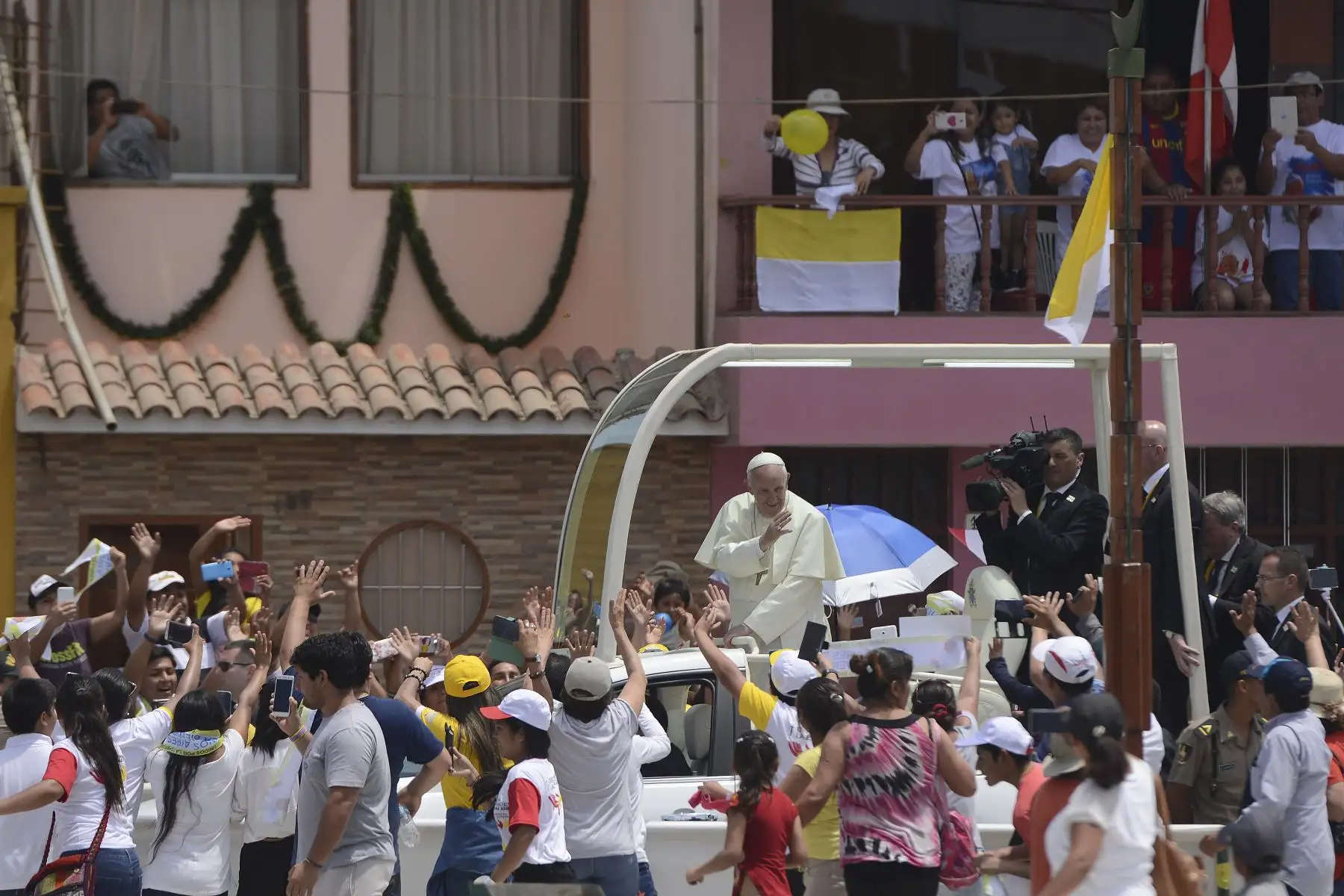 TRUJILLO PERÚ - ENERO 20. Papa Francisco recorre las calles de Trujillo. Foto: ANDINA/Elias Alfageme