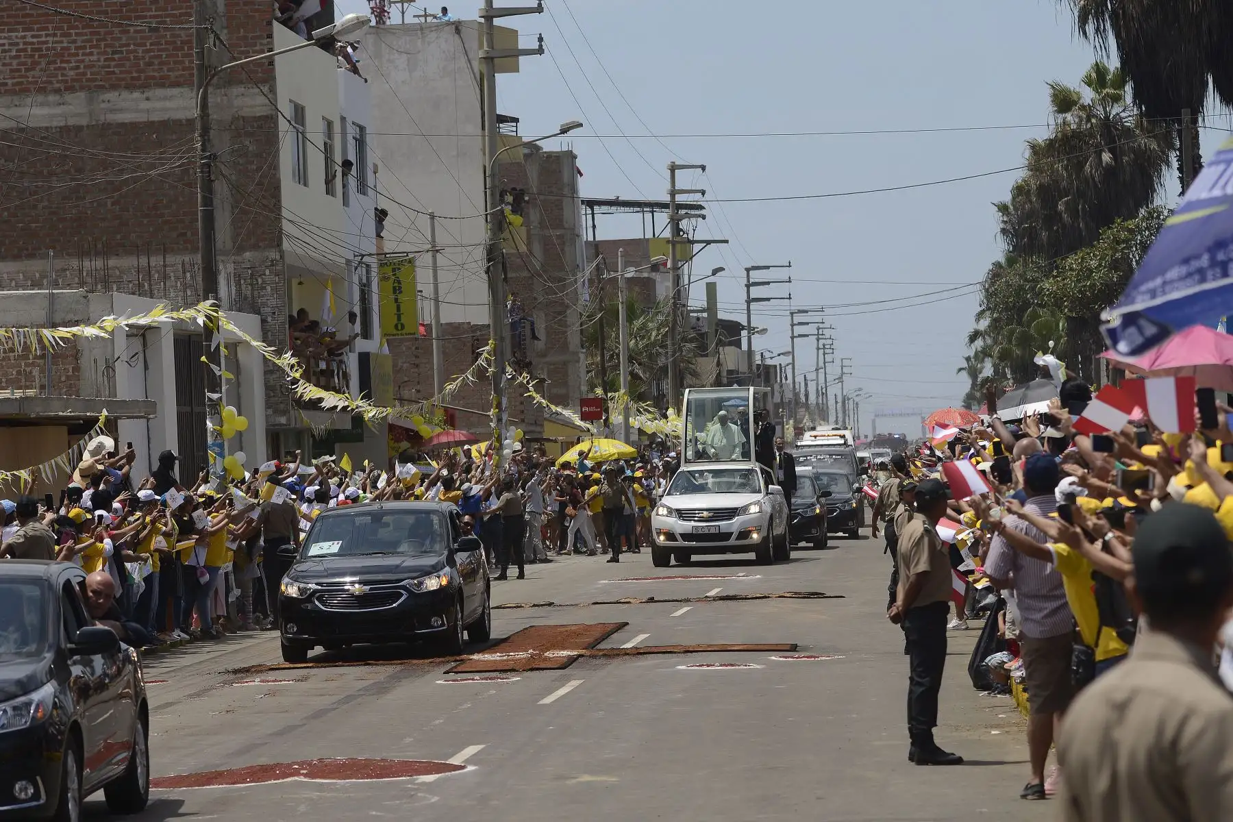 TRUJILLO PERÚ - ENERO 20. Papa Francisco recorre las calles de Trujillo. Foto: ANDINA/Elias Alfageme