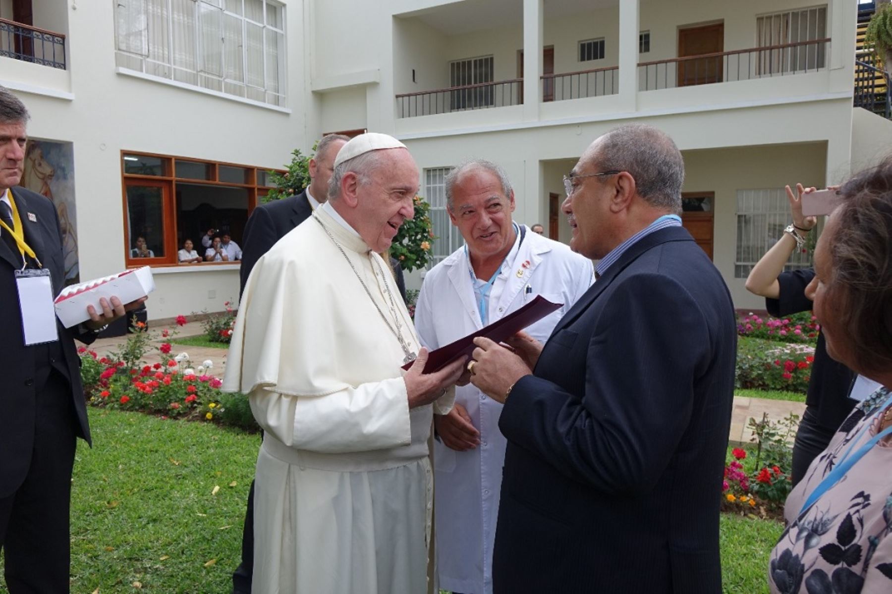 Ministro y escolares tuvieron encuentro con Sumo Pontífice en Trujillo. Foto: Minedu