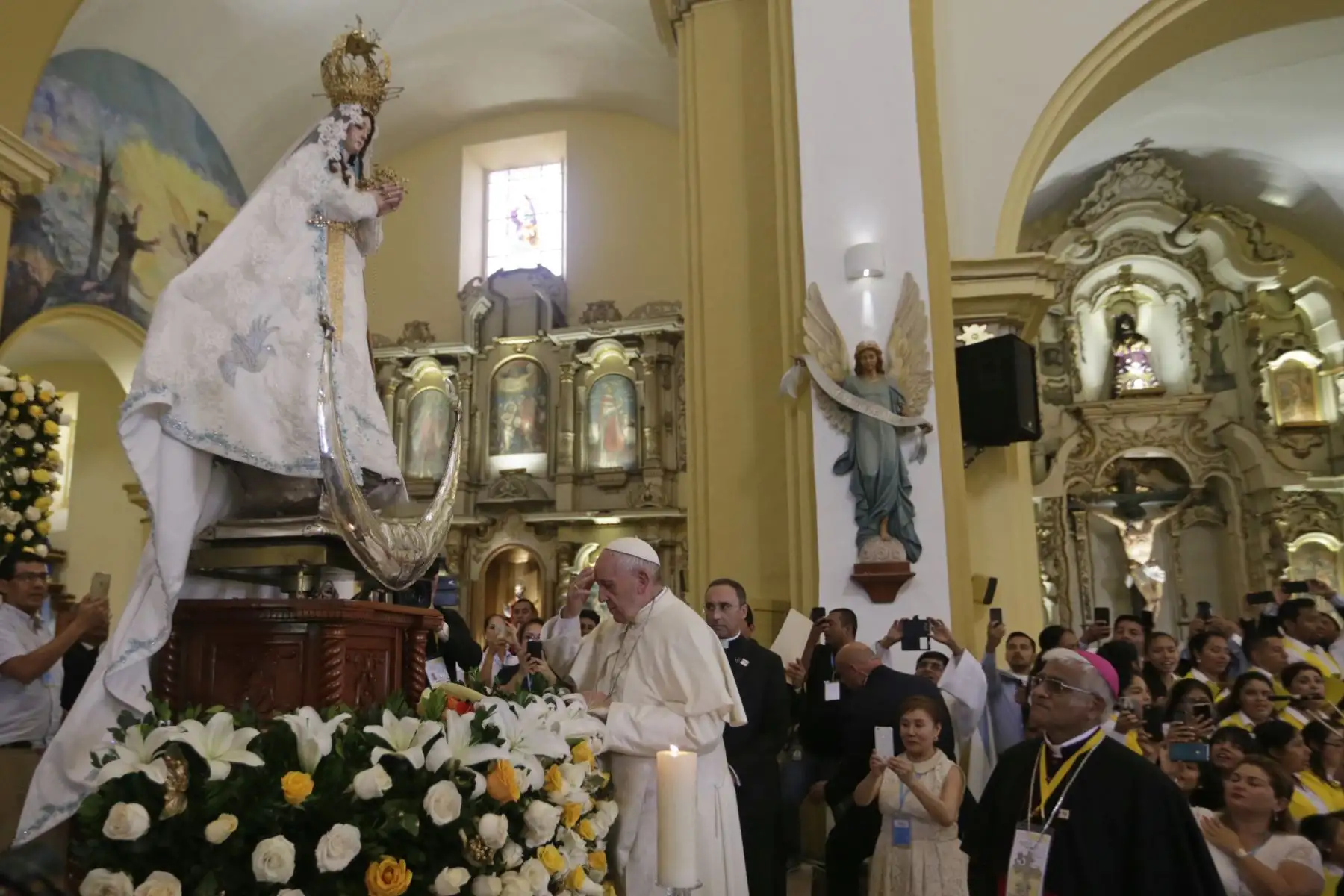TRUJILLO PERÚ - ENERO 20.El Papa Francisco visitó hoy la Basílica Catedral de Trujillo y rezó ante la imagen de la venerada Virgen de la Puerta . Foto: ANDINA/Carlos Lezama