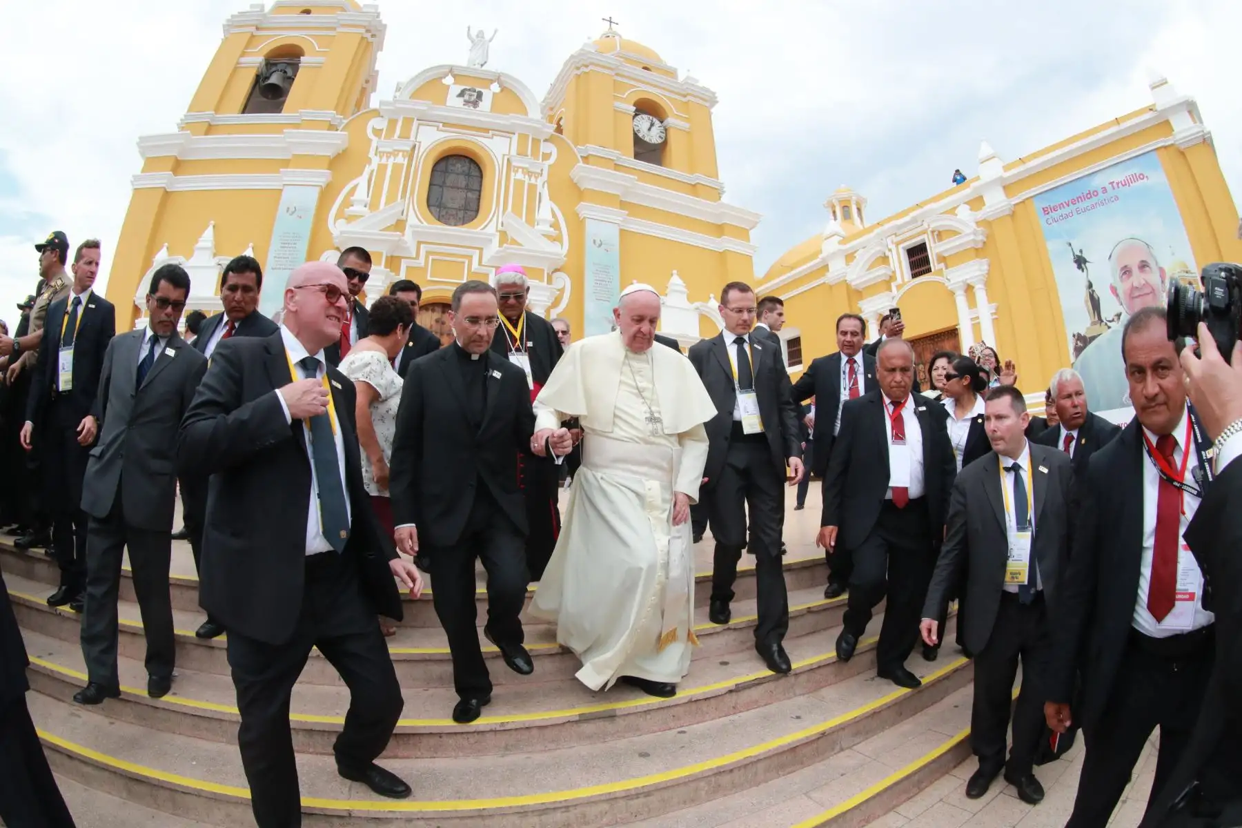 TRUJILLO PERÚ - ENERO 20.El Papa Francisco visitó hoy la Basílica Catedral de Trujillo y rezó ante la imagen de la venerada Virgen de la Puerta . Foto: ANDINA/Carlos Lezama