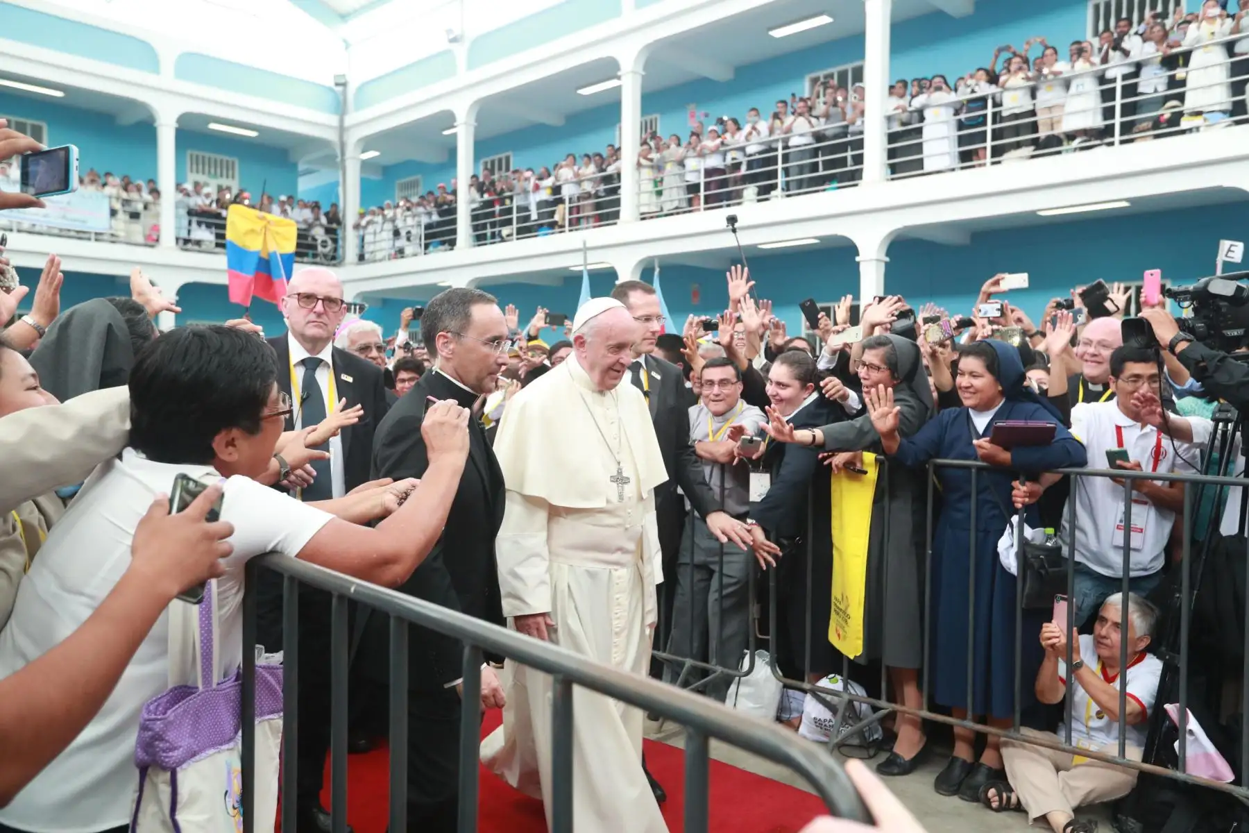 LIMA PERÚ - ENERO 20. Papa Francisco sostiene encuentro con sacerdotes y seminaristas en Seminario San Carlos. Foto: ANDINA/Carlos Lezama